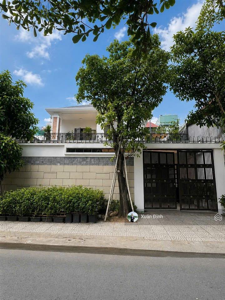 Biệt thự sân vườn phước bình quận 9 thủ đức cũ 351m ngang 12m hồ bơi riêng sổ hồng riêng giá 35 tỷ