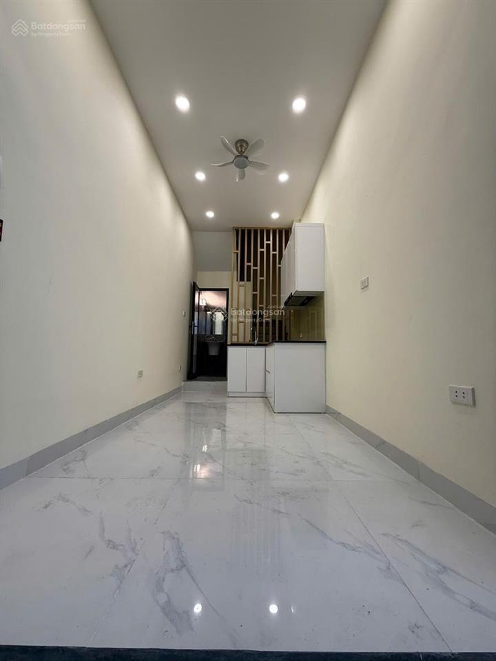 Nhỉnh 5 tỷ 5 tầng 3pn 5m ra ô tô tránh đống đa