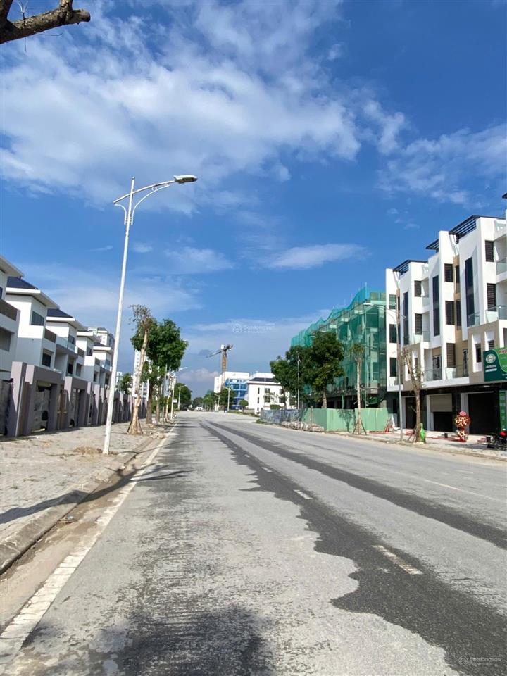 Liền kề 100m² hai mặt thoáng trước sau. chủ nhà cần tiền bán gấp 8 tỷ. nhanh tay 0931 131 ***