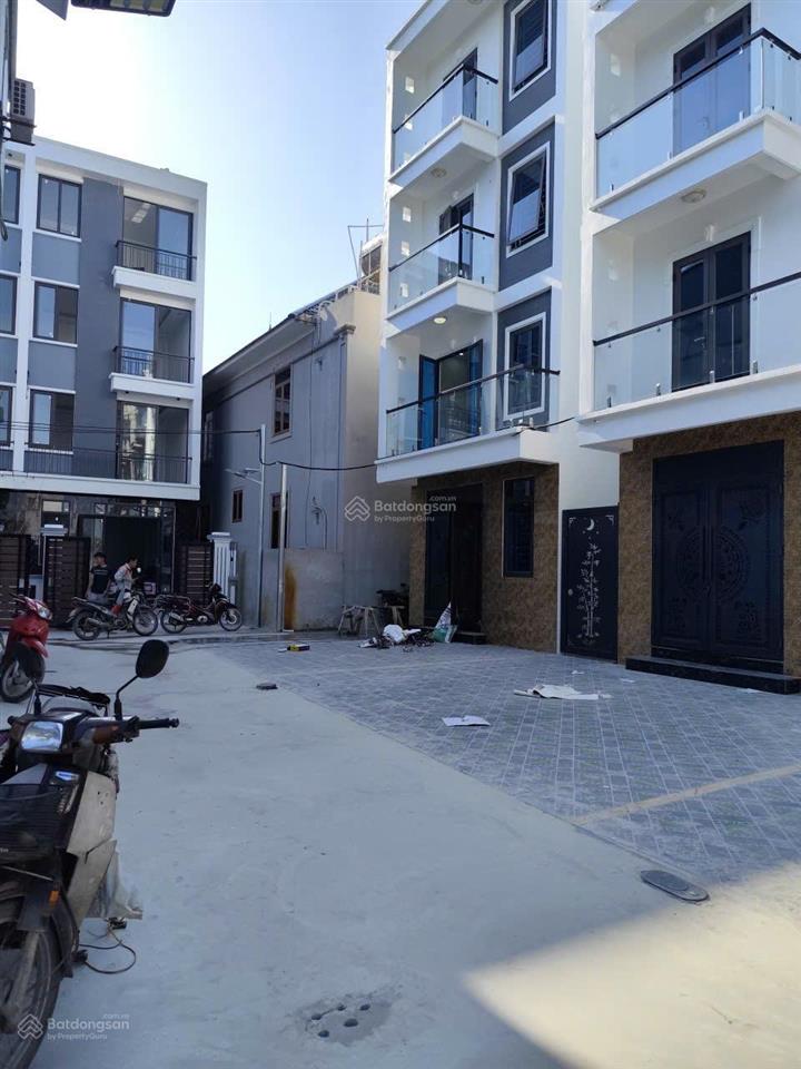 Nhà siêu rộng có sân để ô tô 105m2x4 tầng! giá siêu hời (chủ nhà thiện chí giảm giá cực sâu)