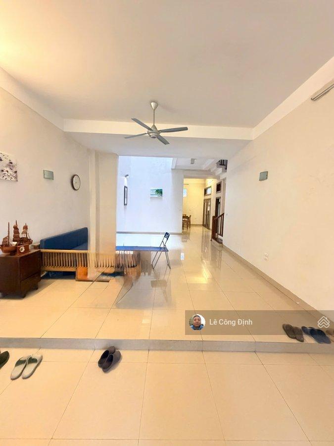Bán nhà võng thị, tây hồ, 114m2 5 tầng gần hồ tây, ô chờ thang máy 2 mặt tiền, 24 tỷ