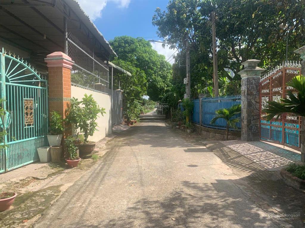 Bán đất có nhà vào ở ngay, xe hơi vào tới đất, 327m2 100m tc giá 3,6 tỷ quá hời. tài 0707 004 ***