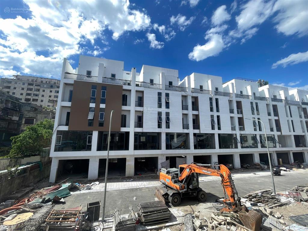 Cực hiếm! bán liền kề giữa phố lạc trung, dt 80m2, nhà sẵn bàn giao ngay, sổ đỏ vĩnh viễn