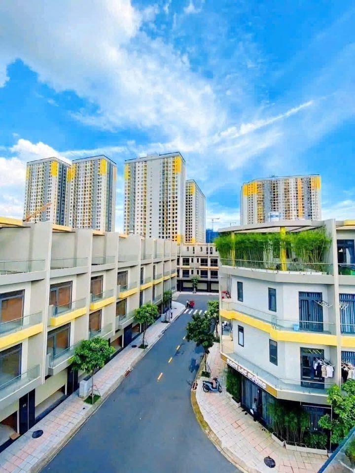 chỉ 3,5 tỷ sở hữu ngay nhà phố mặt tiền 1 trệt 2 lầu có sân thượng tại TP HCM