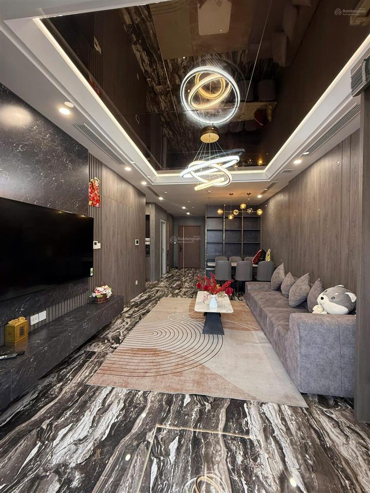 Chủ cần bán gấp nhà riêng cổ nhuế 6 tầng thang máy45m2 7 chỗ vào nhà kinh doanh tốt giá 10,xtỷ
