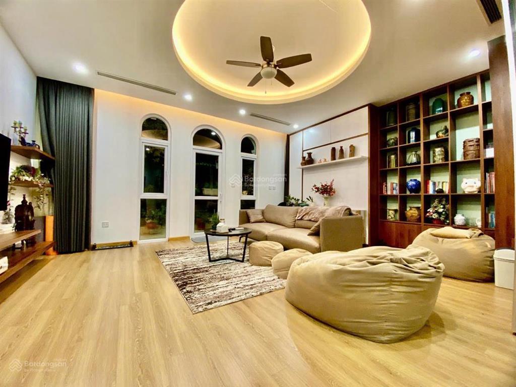 Bán nhà phân lô đỗ quang 68m2 8 tầng mt 5m vỉa hè oto tránh kd đỉnh giá 32 tỷ