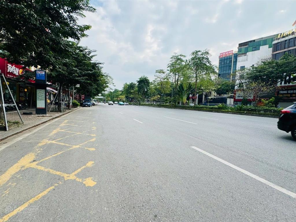 Đất vàng còn sót lại mặt phố víp vỉa hè rộng mặt tiền khủng vị trí đắc địa 2 mặt tiền