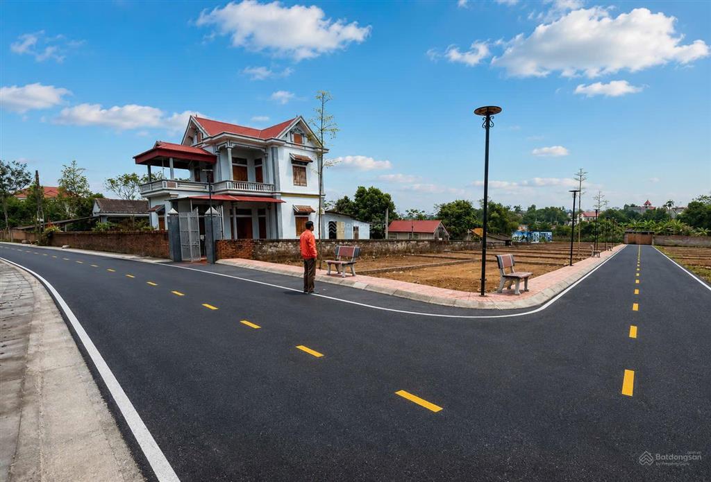 Bán đất 100m2 cạnh hồ sinh thái du lịch nghỉ dưỡng sổ đỏ hà nội, xe bus chạy qua. giá 1ty188/lô