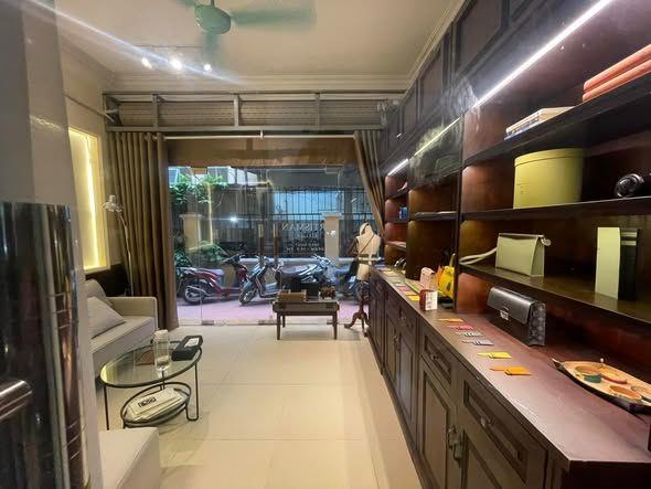 Mặt Phố Hàng Bồ 90M2 4 Tầng 62 Tỷ Dòng Tiền 120Tr/th SDCC Riêng Biệt chuẩn chỉ