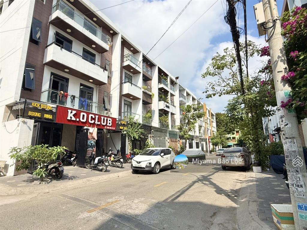 Nhà 4x20m đường số 27, nhà 3 tầng, gần công viên đã hoàn thiện, đang cho thuê