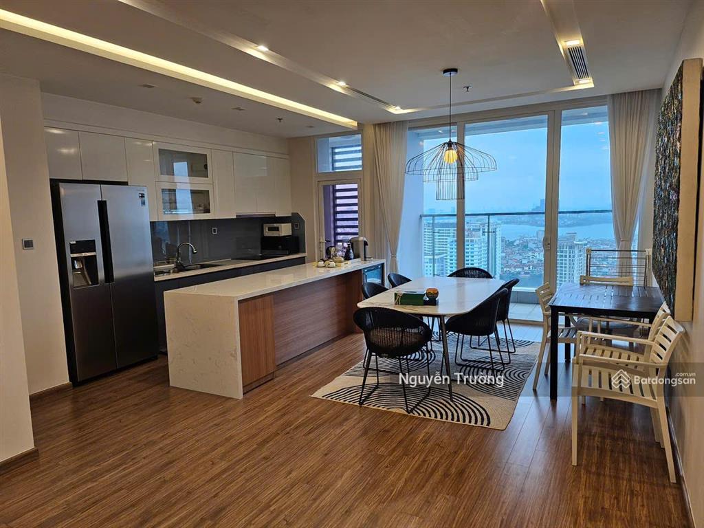 Cần bán căn hộ 106m², 3pn 2vs, cửa tb, ban công đn. cc vinhomes metropolis. giá 19.9 tỷ