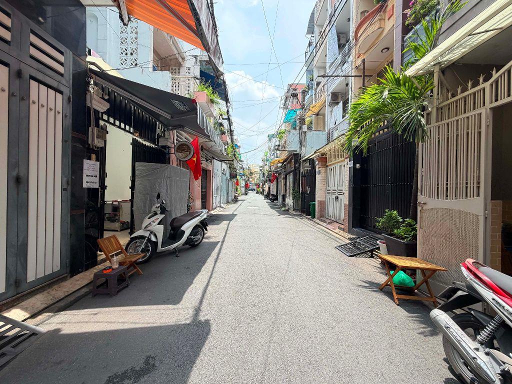 HUỲNH VĂN BÁNH, PHÚ NHUẬN - Ô TÔ TRÁNH, NỘI THẤT CHÂU ÂU - 5 TẦNG THANG MÁY TRỊ GIÁ 1 TỶ