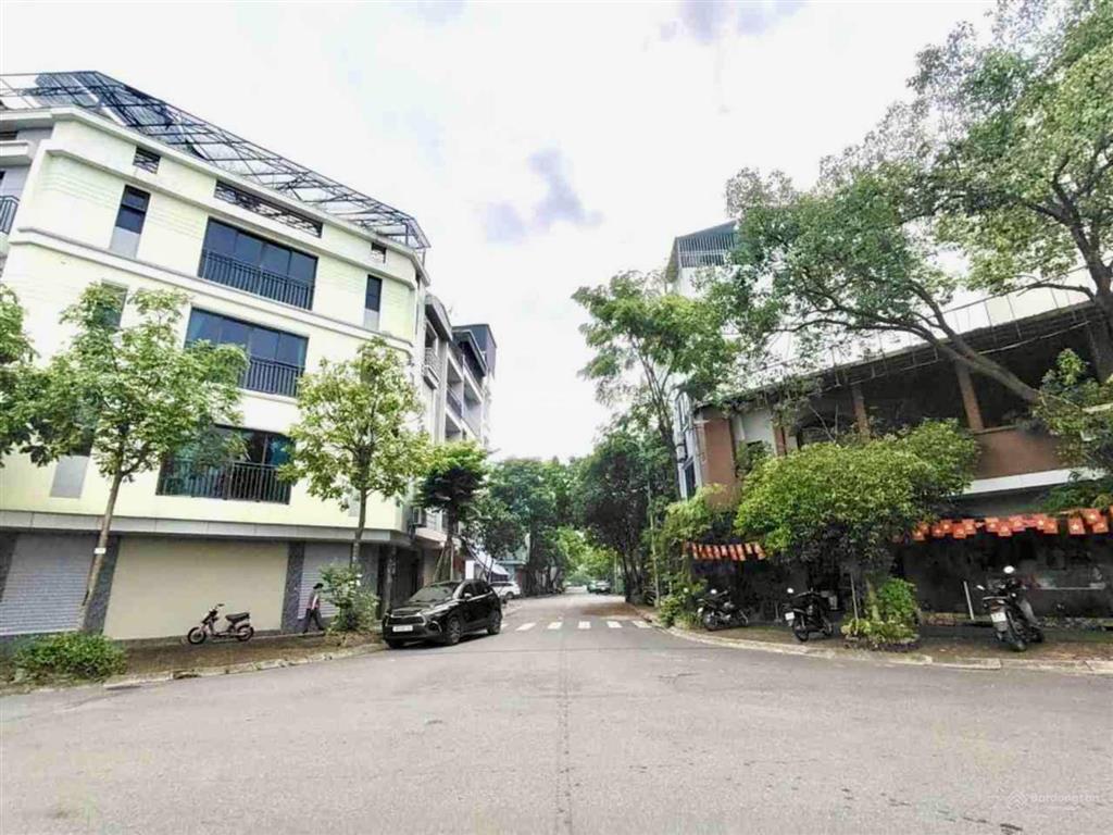 Lô góc, mặt phố kinh doanh, view công viên. tất cả ưu điểm trong 1 bất động sản phường việt hưng