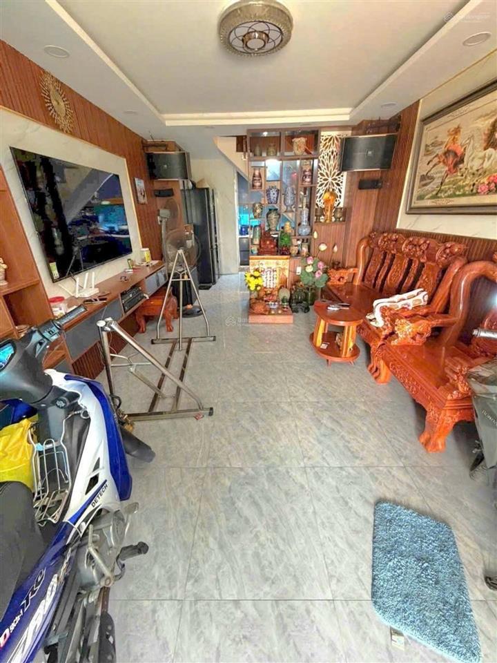 Bán nhà hoàng diệu quận 4 4 tầng 35m2 4 tỷ nhỉnh nhà còn mới xách vali vào ở ngay
