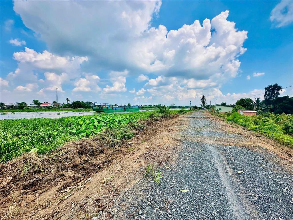 Siêu phẩm kèo thơm đất vườn mặt tiền sông vàm cỏ đông. 1 tỷ 160 triệu hết sổ.