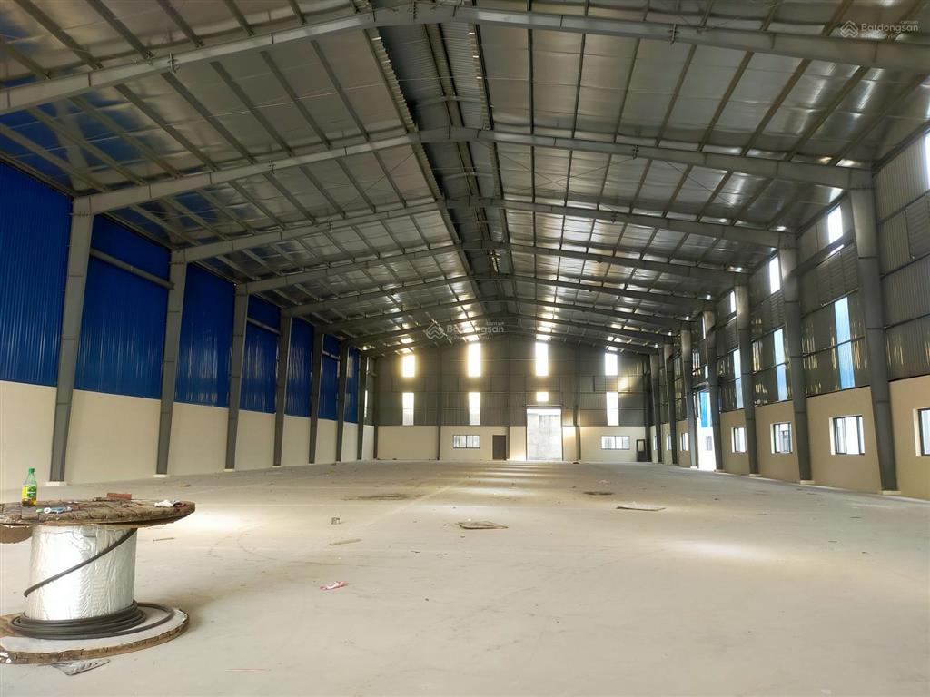 Hàng hiếm. bán xưởng dt 2000m kcn hoàng gia xuyên á uc hoà long an