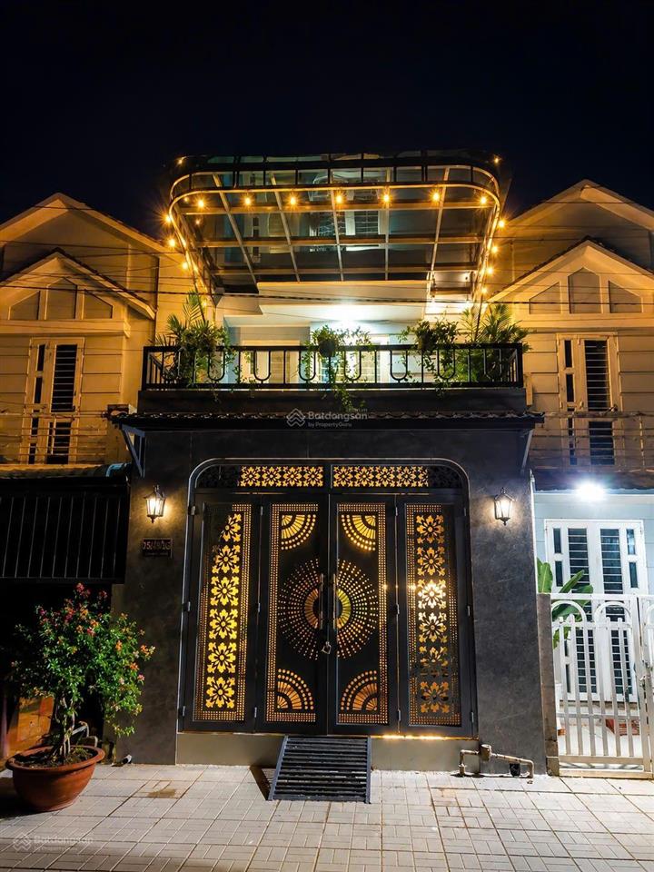 Chủ ngộp bán nhà 1 trệt 1 lầu, đầy đủ nội thất khu dân cư đông, thuận tiện để ở hoặc cho thuê