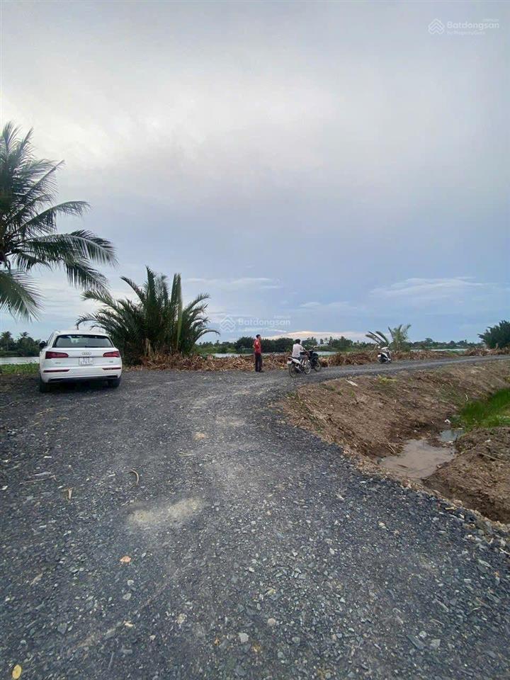 Đất mặt tiền sông vàm cỏ đông bến lức, vườn có sẵn thổ 1000m2 có 300m2 thổ giá 3tỷ