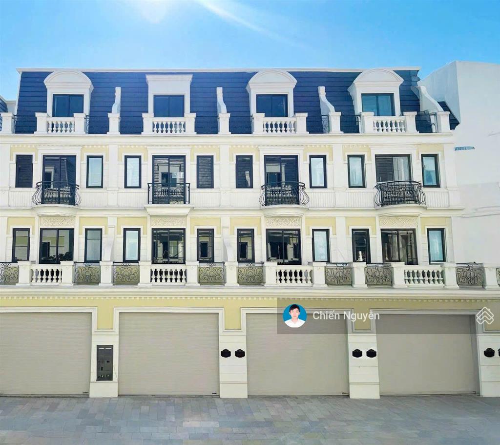 Hàng hiếm!! cần bán căn liền kề 80m2, gần công viên, giá hời, vị trí đẹp, có thang máy, có hầm