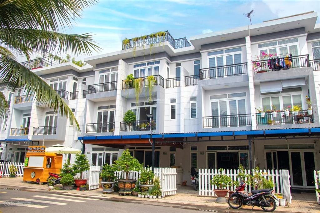 Bán nhà 1 trệt 2 lầu dt 5x20m, giá đầu tư kế bên vinhomes hóc môn