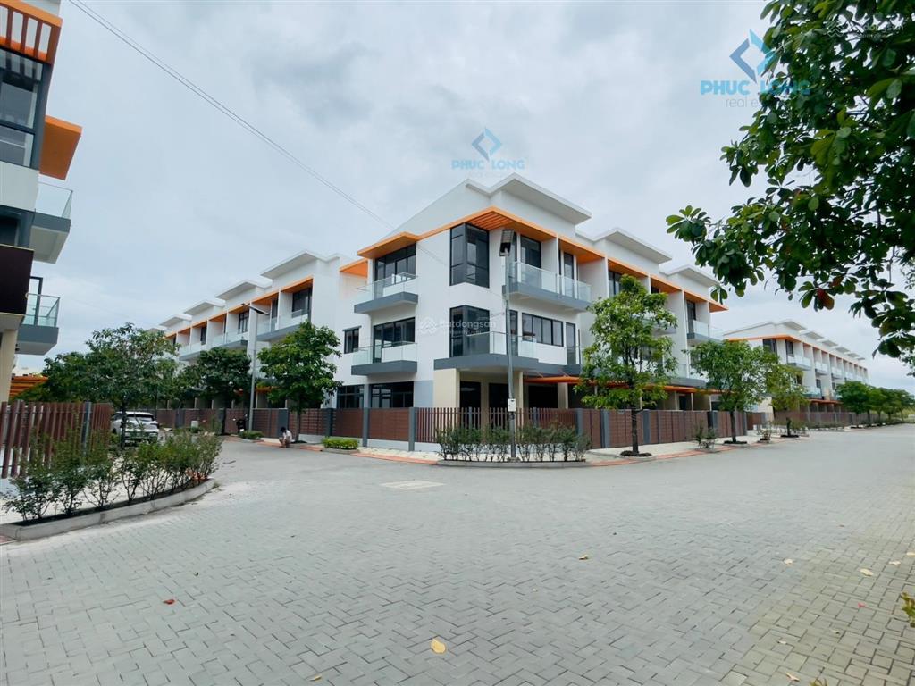 Nhà phố cách phú mỹ hưng 20 phút đầy đủ tiện ích, giá chỉ 4.2 tỷ 0929 535 ***