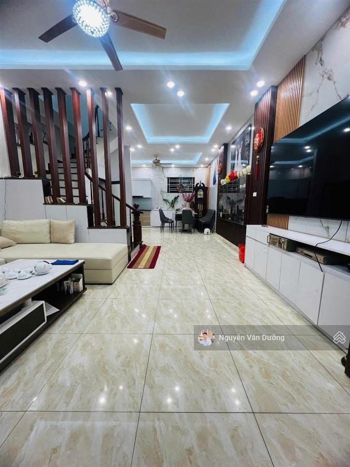 Hạ chào 1 tỷ! phố la thành, 40m ra ô tô, ngõ thông ở/cho thuê, nhà dân xây ở luôn, full nt, 42m2*5t