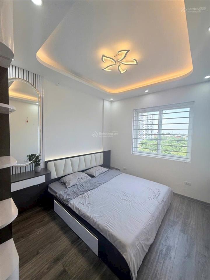 Chỉ 2,35 tỷ sở hữu ngay căn hộ chung cư tầng cao khu đô thị việt hưng , lô góc , 3 mặt thoáng, wiu