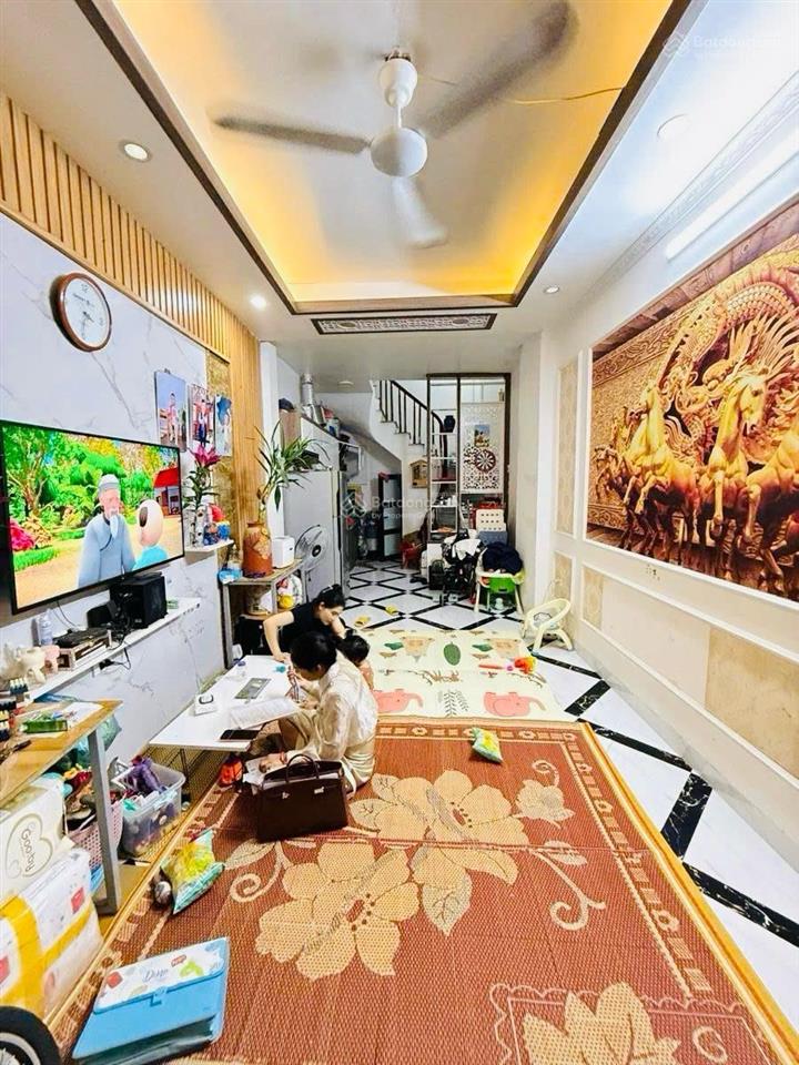 Nhà đẹp ở ngay 30m ra mặt phố 31m, 5 tầng, 3 ngủ chỉ 7ty, thương lượng sâu.