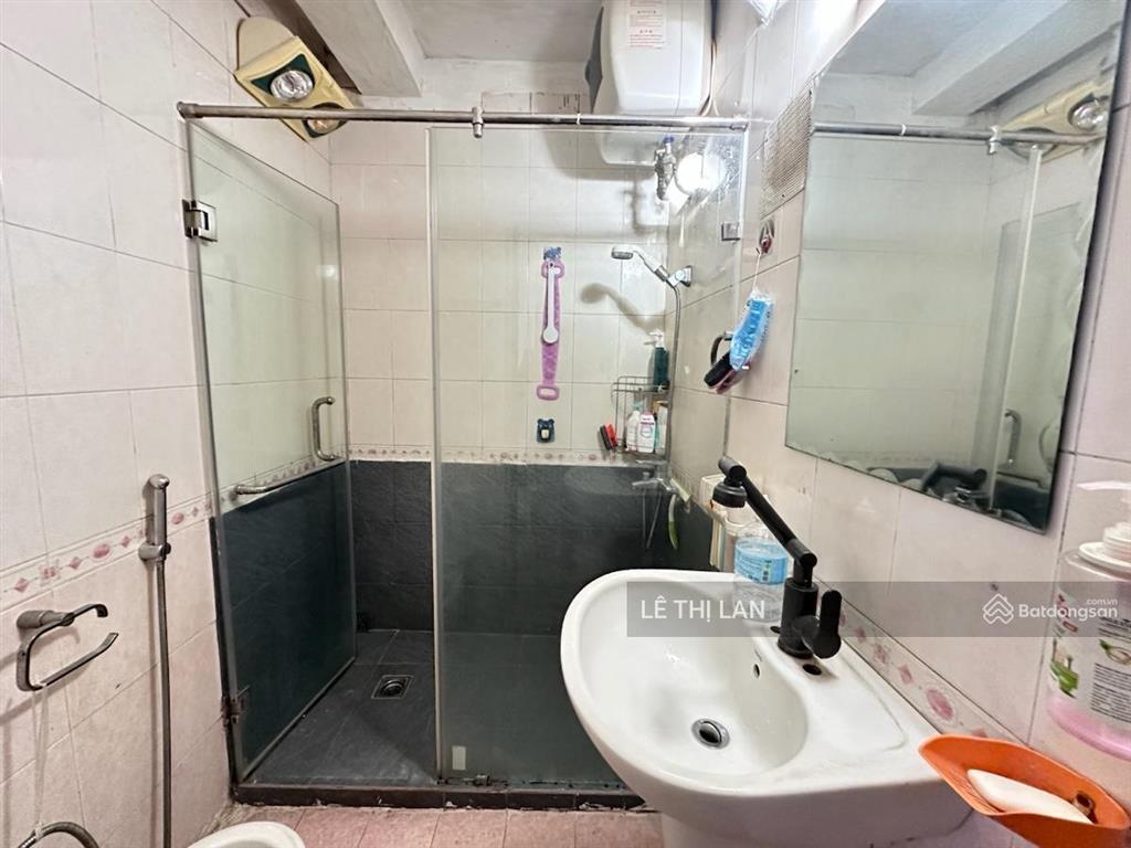 Căn hộ tập thể tầng 3 căn góc 2 thoáng sổ đỏ 130m2 phố hoàng ngọc phách giá 7 tỷ đống đa láng hạ