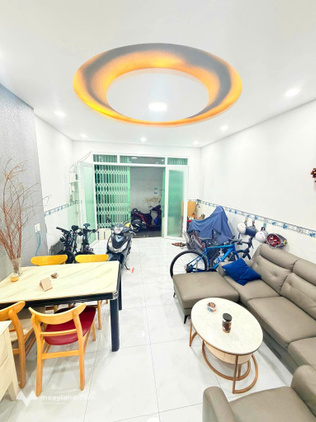 Nhà 2 tầng, gần Sacombank Lạc Long Quận, Tân Bình, giá 4.5 tỷ