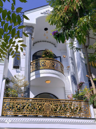 Nhà đẹp 3 tầng gần biển Nguyễn Tất Thành, thiết kế hiện đại pha tân cổ điển