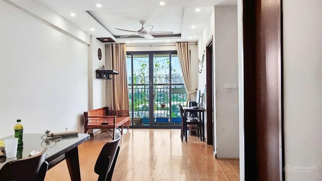 Bán căn góc tầng trung tòa ct1 74,2m2 trên sổ giá 5.3 tỷ