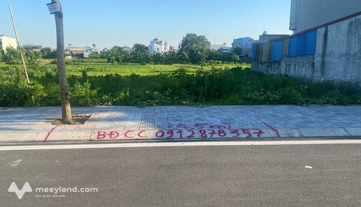 Đất đường Bồ Đề - Nam Vân, sát cầu Thiên Trường đối diện nhà văn hoá Vân Lợi