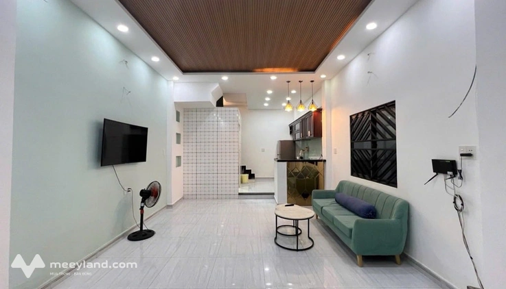 Bán nhà 4x10m, 3 tầng, 3 ngủ, tặng nội thất, hẻm ô tô, Quận 4