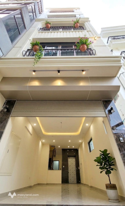 Nhà đẹp Đặng Vũ Hỷ - Việt Hưng, mới cứng, 6 tầng, ô tô vào nhà, giá 10.4 tỷ