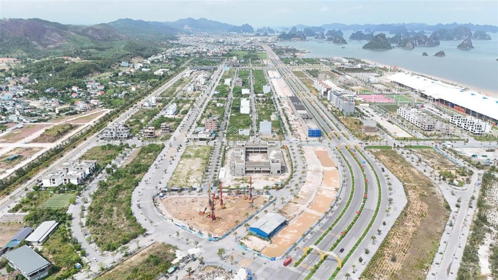 Bán căn hộ chung cư cao cấp view vịnh bái tử long thơ mộng.0986 231 ***