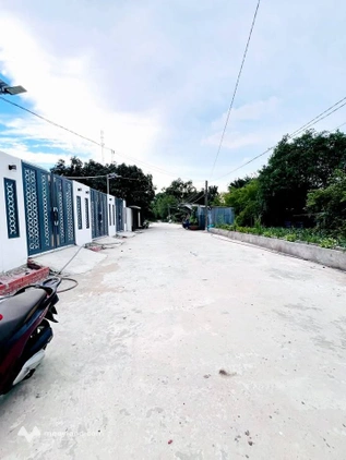 Cần bán nhà mới nhánh Lý Thị Huê, khu thu nhập thấp Vĩnh Quang, Rạch Giá, An Giang, giá 2.29 tỷ