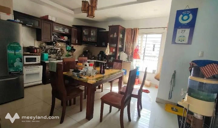 Chào bạn, mình có một căn nhà mặt tiền 3 tầng cực đẹp tại đường Trung Mỹ Tây, quận 12