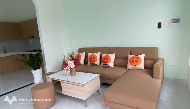 Nhà Phú Tân 200m2, sân vườn thoáng mát, sổ đỏ sẵn sàng, giá chỉ 2.45 tỷ
