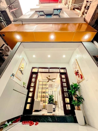 Nhà lô góc 4 tầng full nội thất, gần phố Hồng Mai