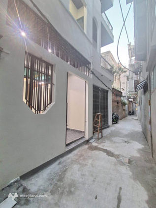Nhà 3 tầng xây mới độc lập mặt ngõ 228 đường Trần Huy Liệu