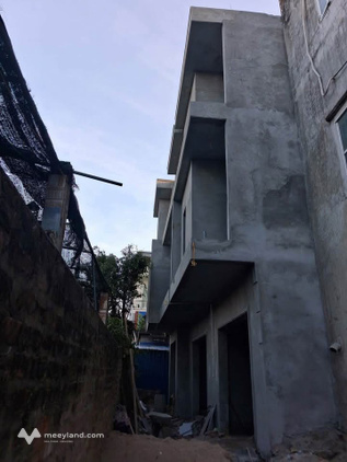 Chính chủ bán gấp căn nhà 3 tầng, hướng Đông Nam, đang hoàn thiện tại khu đô thị Hòa Vượng, gần siêu thị Go Nam Định