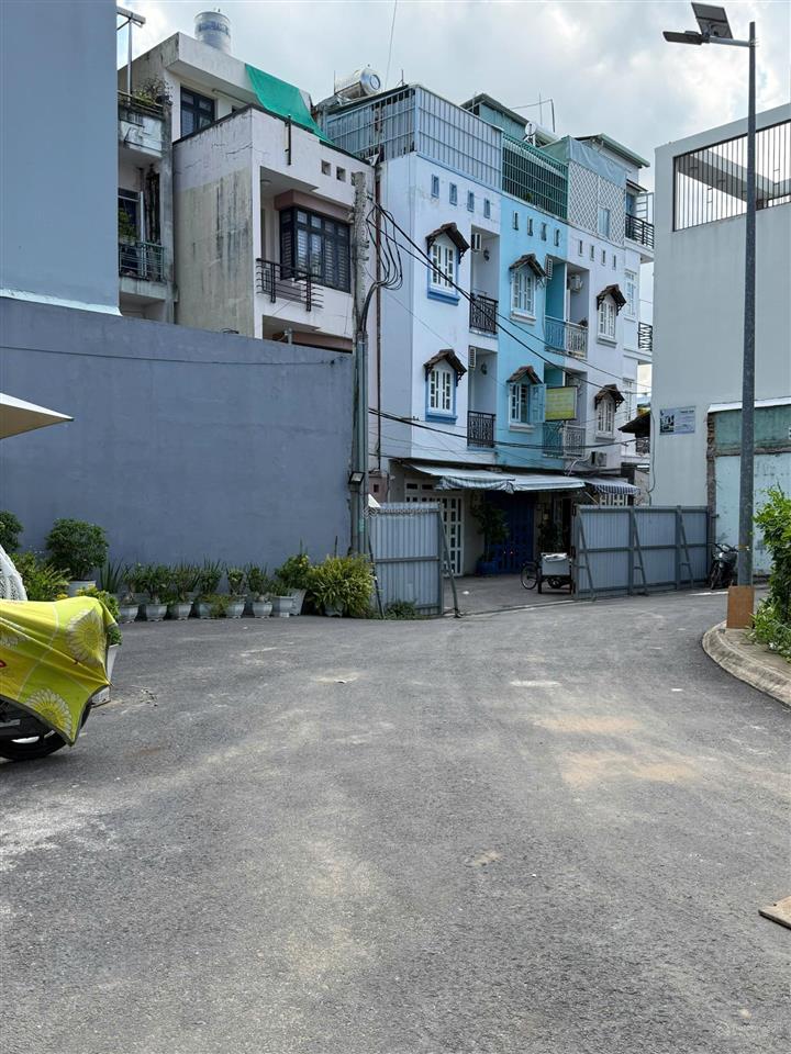 Đất đẹp đường nhựa sát mt bùi văn ba sổ vuông 8 tỉ 9