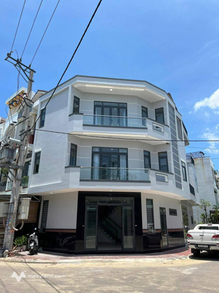 Bán nhà góc ôm cua 2 mặt tiền đường Trần Tự Khánh - Trần Quốc Tảng, phường Quy Nhơn Đông, tỉnh Gia Lai, giá 5.2 tỷ