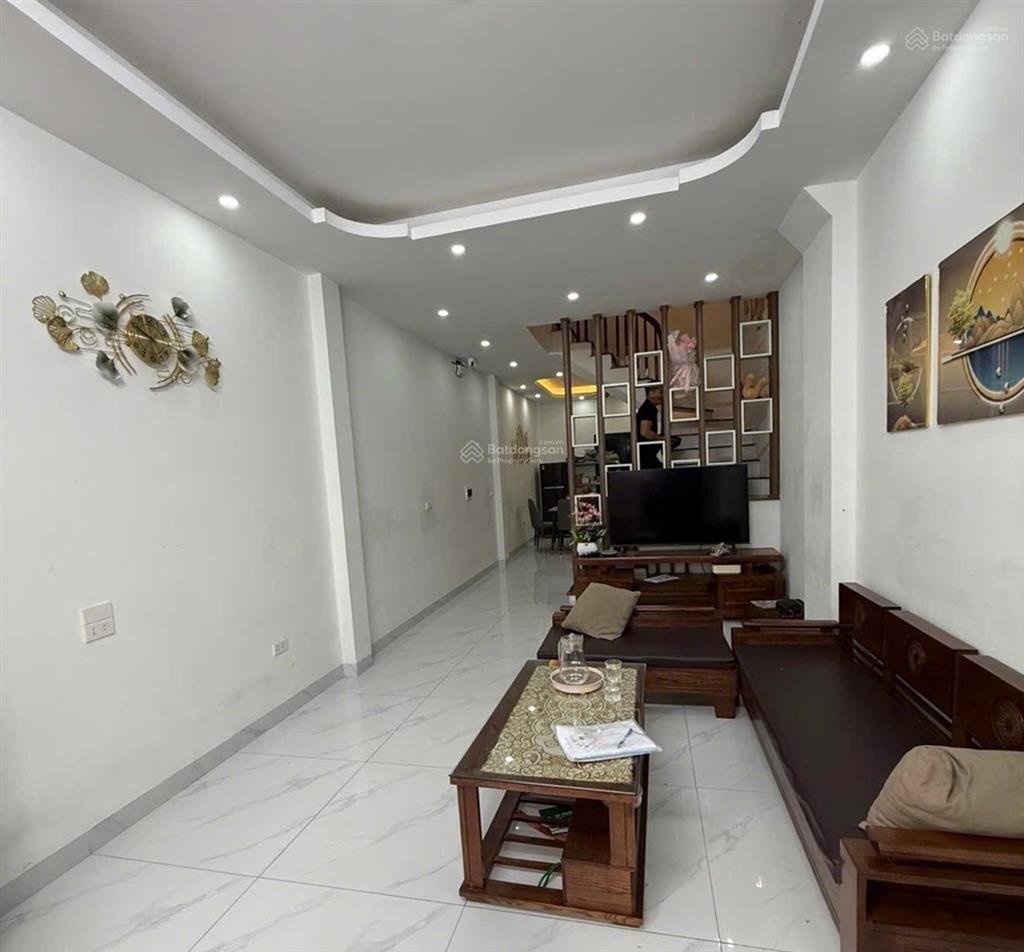 Chính chủ gửi bán nhà 4 tầng 50m2 tại tiền phong mê linh ô tô đỗ cổng cách kcn thăng long 3km.