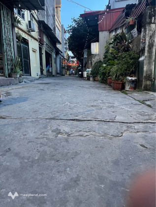 Bán lô đất đẹp vuông vắn, tặng luôn nhà 1,5 tầng có 3 phòng ngủ, đường ô tô tránh nhau