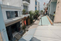 Bán nhà phố Trần Khát Chân, diện tích 54m2 x 3.5 tầng, mặt tiền 4.8m, trước nhà rộng 2.5m, giá 8.3 tỷ