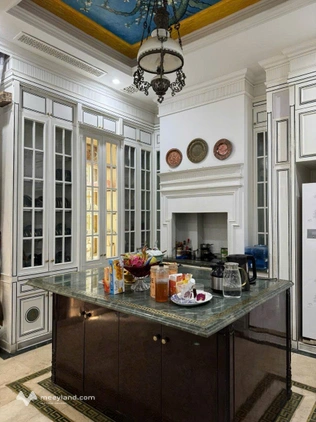 Cần bán gấp - Biệt thự đẹp - 240m2 – 2 mặt đường – Gía tốt nhất khu, gần hồ, công viên