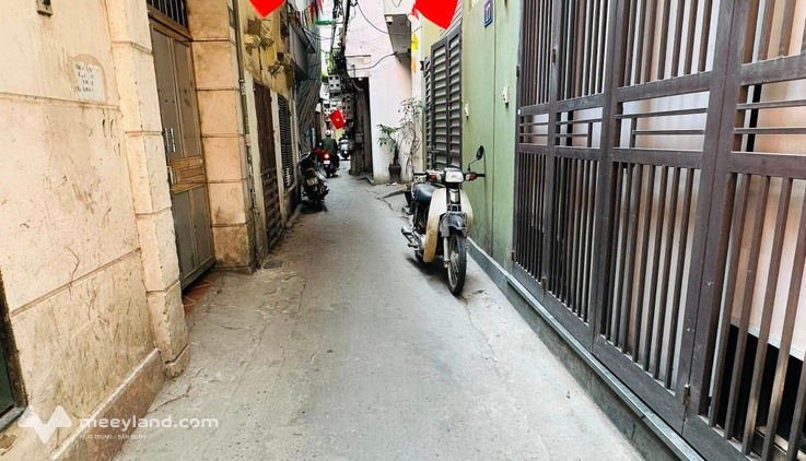 Cần bán nhà dân xây 33m², có ô chờ thang máy tại Hai Bà Trưng, giá tốt