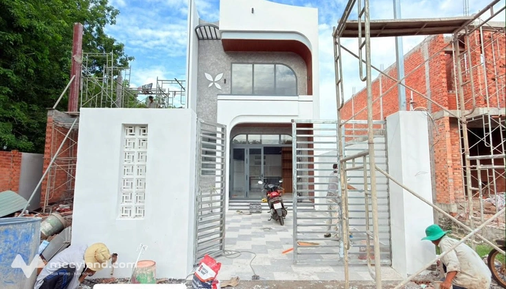 Nhà đẹp đang hoàn thiện phường Bảo Vinh, giá 2.28 tỷ